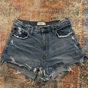 Abercrombie & Fitch. The mom short high rise Jean short 30